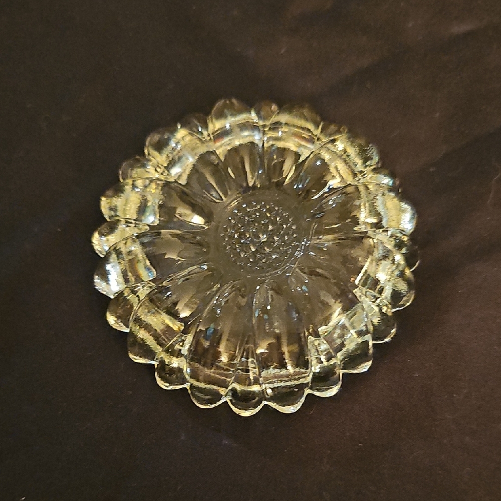 Elegant Glass Flower Accent - Picture 2 of 4